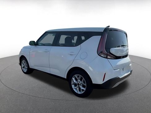 Used 2025 Kia Soul LX w/ LX Technology Package FWD image 10