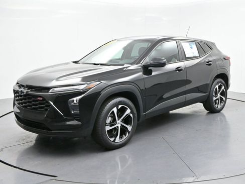 Used 2024 Chevrolet Trax RS w/ Driver Confidence Package FWD image 3