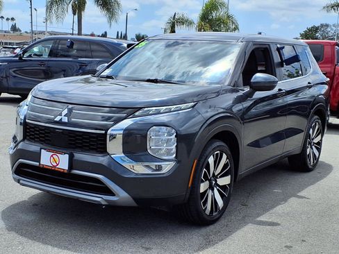 Used 2025 Mitsubishi Outlander SE AWD/4WD image 3