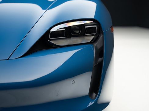 Used 2022 Porsche Taycan 4S image 10