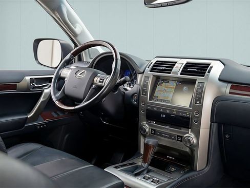 Used 2018 Lexus GX 460 image 31