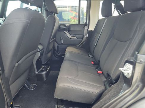 Used 2017 Jeep Wrangler Unlimited Sport w/ Connectivity Group AWD/4WD image 8