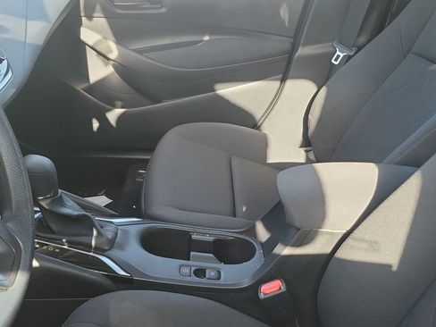 Used 2025 Toyota Corolla LE image 3