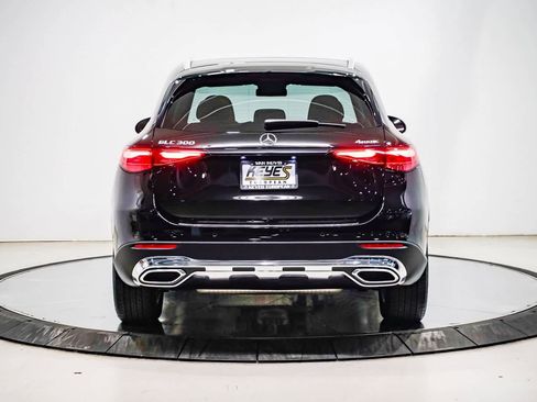 Used 2023 Mercedes-Benz GLC 300 4MATIC image 3