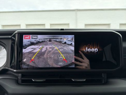 Used 2024 Jeep Wrangler High Altitude image 26