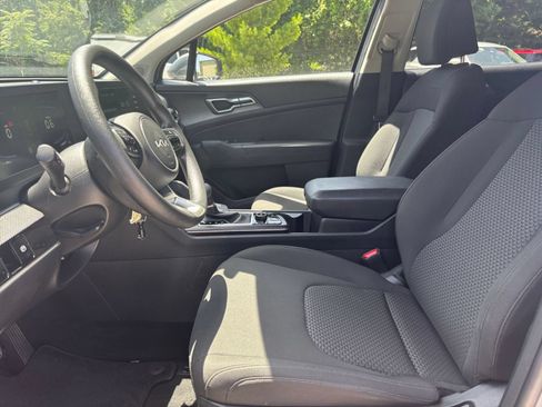 Used 2025 Kia Sportage LX FWD image 25