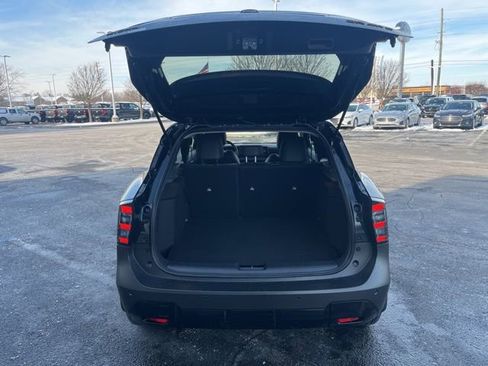 Used 2025 Nissan Kicks SR image 10