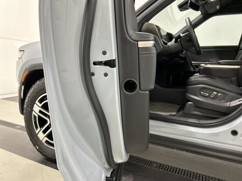 Used 2023 Rivian R1S Adventure AWD/4WD image 32