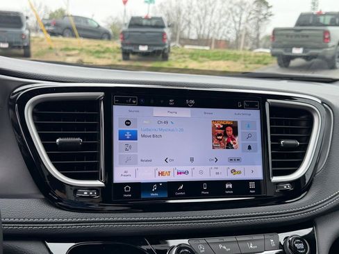 New 2026 Chrysler Pacifica Select image 23