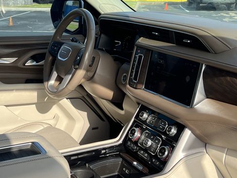 Used 2022 GMC Yukon Denali AWD/4WD image 17