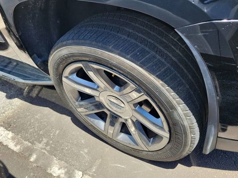 Used 2019 Cadillac Escalade Luxury RWD image 9