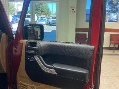 Used 2012 Jeep Wrangler Unlimited Rubicon w/ Dual Top Group image 13