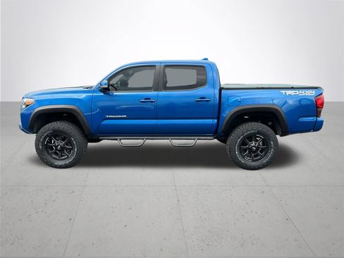 Used 2018 Toyota Tacoma TRD Off-Road w/ Technology Package AWD/4WD image 10