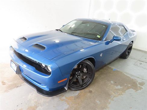 Used 2020 Dodge Challenger SRT Hellcat w/ Plus Package RWD image 5