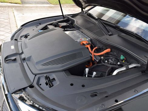 Used 2022 Audi e-tron Premium image 93