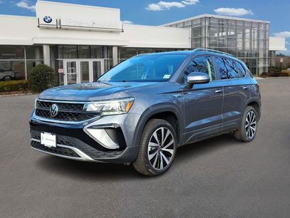 Used 2022 Volkswagen Taos SE w/ Panoramic Sunroof Package