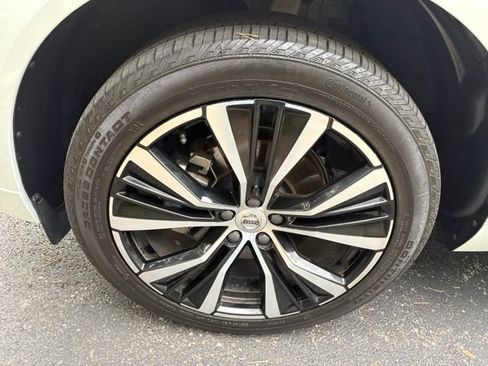 Used 2024 Volvo XC60 B5 Plus w/ Protection Package Premier AWD/4WD image 7