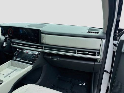 Certified 2025 Hyundai Santa Fe SEL FWD image 28