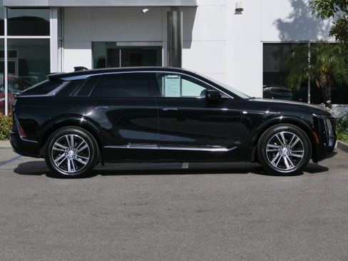 New 2026 Cadillac Lyriq Premium Luxury AWD/4WD image 7