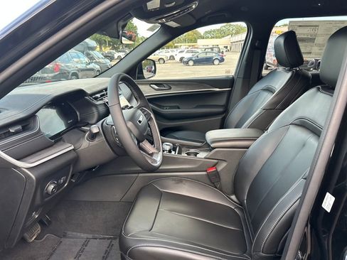 Used 2025 Jeep Grand Cherokee L Limited w/ Black Appearance Package AWD/4WD image 20