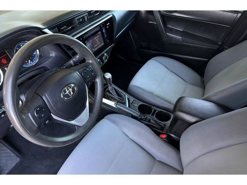 Used 2017 Toyota Corolla L w/ Carpet Mat Package (TMS) FWD image 10