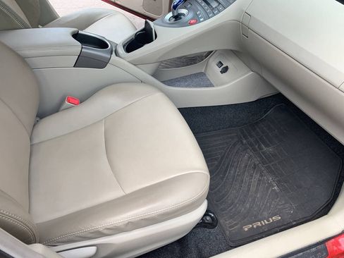 Used 2012 Toyota Prius Four w/ Deluxe Solar Roof Pkg FWD image 20