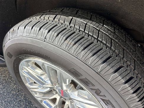 Used 2021 GMC Yukon XL SLT w/ SLT Premium Package image 8