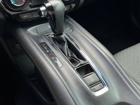 Used 2022 Honda HR-V LX image 13