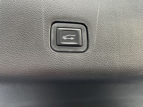 Used 2019 Chevrolet Traverse LT image 28