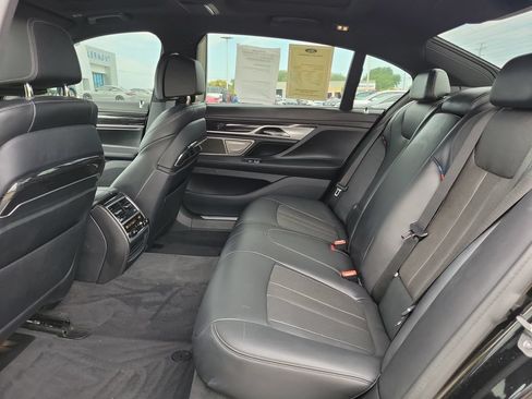 Used 2020 BMW 750i xDrive w/ Executive Package AWD/4WD image 8