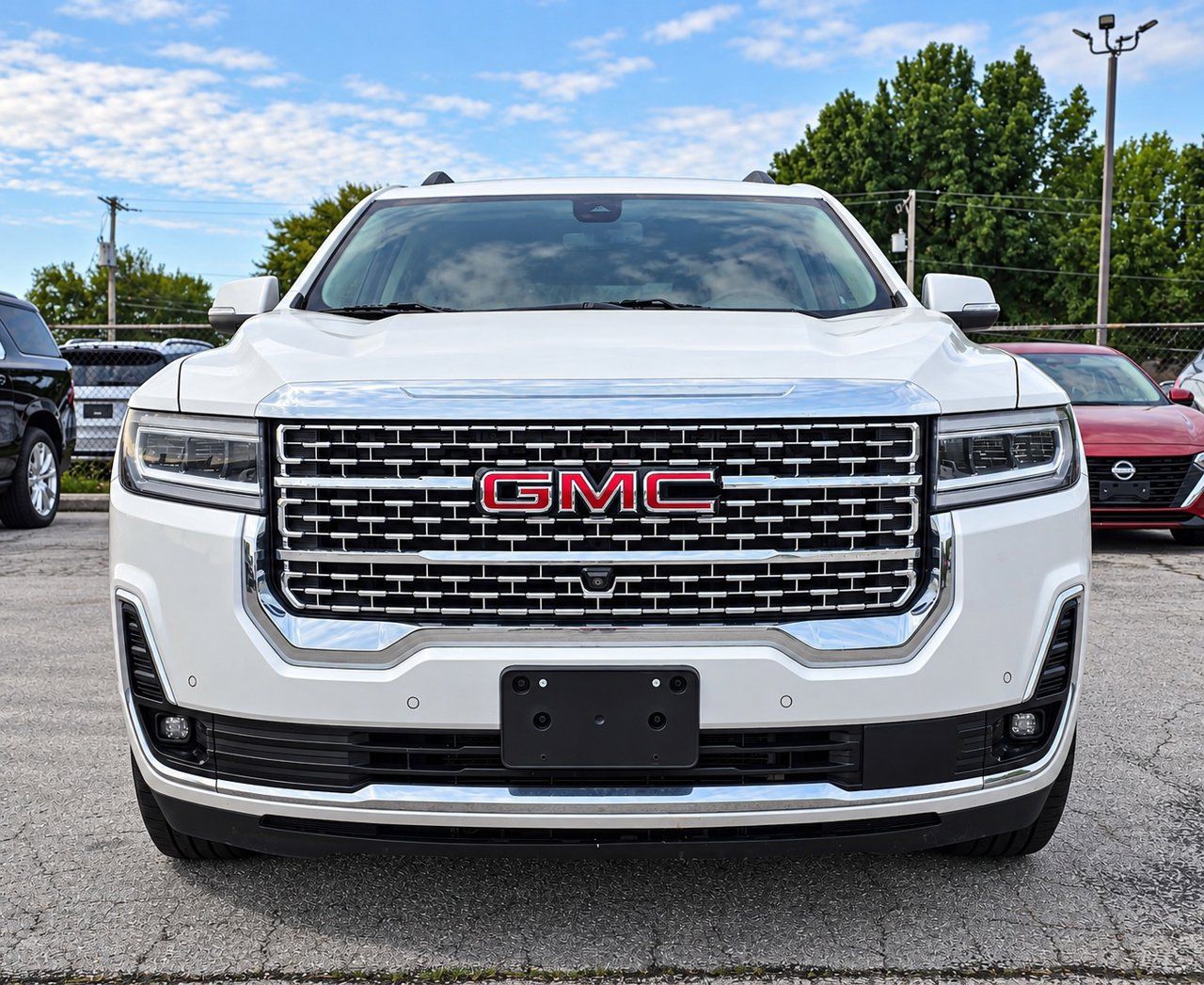 Used 2021 GMC Acadia Denali w/ Denali Technology Package FWD image 2