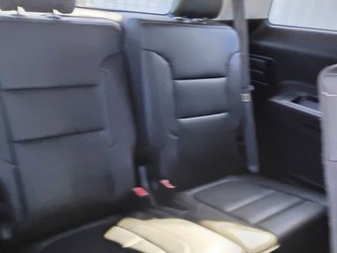 Used 2023 GMC Acadia SLT image 30