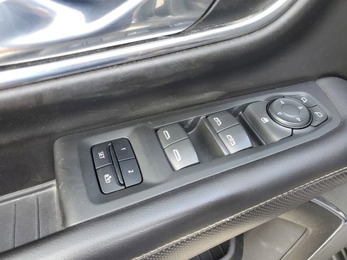 Used 2021 GMC Yukon XL SLT image 25