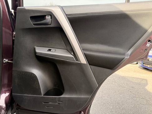 Used 2016 Toyota RAV4 LE image 27