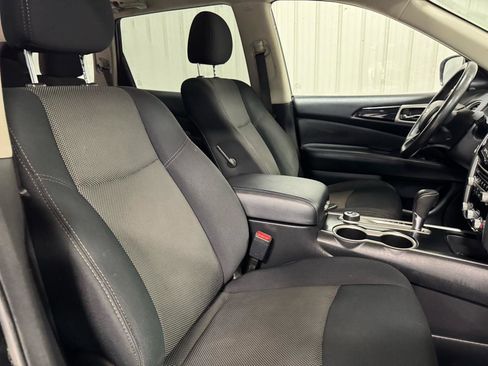 Used 2019 Nissan Pathfinder SV image 13