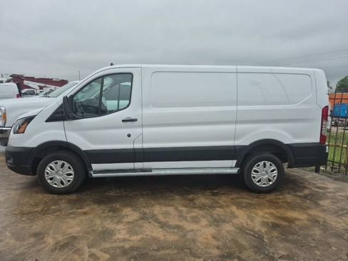 Certified 2025 Ford Transit 250 Low Roof w/ Exterior Upgrade Package RWD image 5