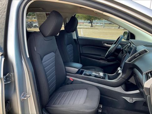 Used 2022 Ford Edge SE w/ Black Appearance Package image 13