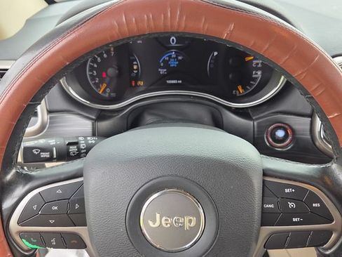 Used 2019 Jeep Grand Cherokee Laredo RWD image 20
