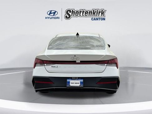 Used 2024 Hyundai Elantra SEL w/ Convenience Package image 6
