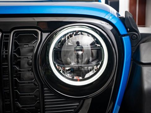 Used 2024 Jeep Wrangler Unlimited image 14