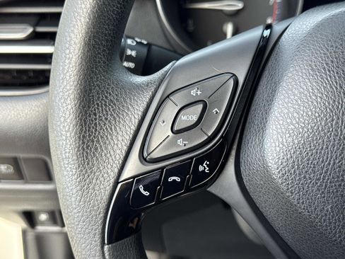 Used 2020 Toyota C-HR LE image 11