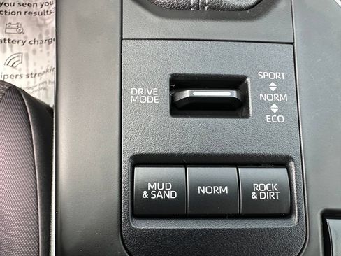 Used 2022 Toyota Highlander LE AWD/4WD image 25