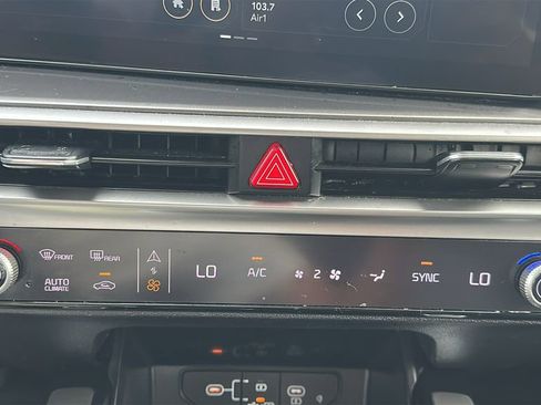 Used 2024 Kia Sorento S FWD image 25