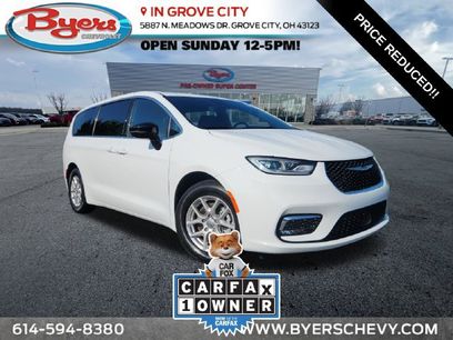 Used 2025 Chrysler Pacifica Select