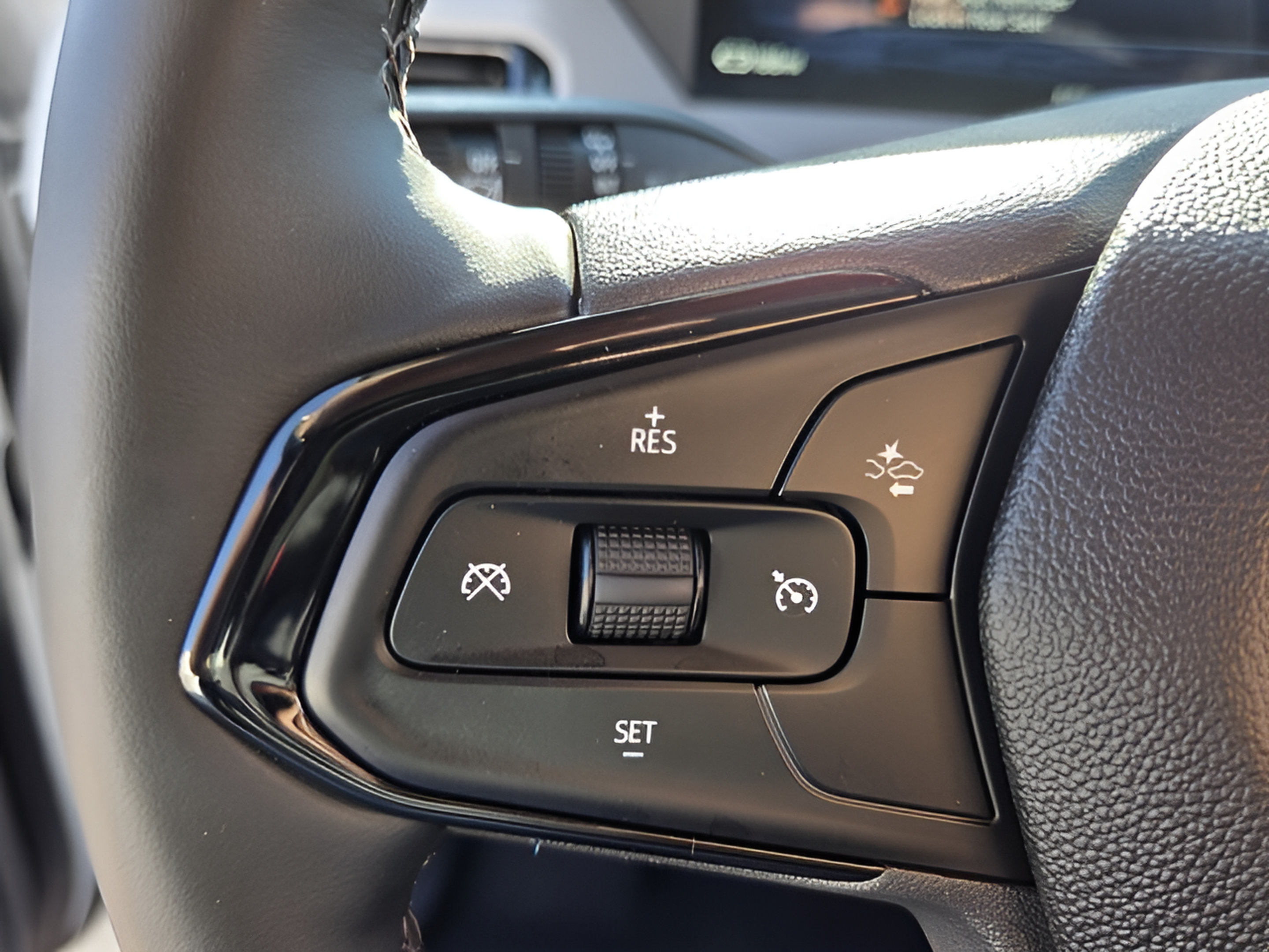 Certified 2027 Chevrolet Bolt LT w/ Comfort Package FWD image 25