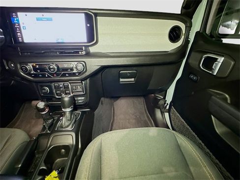 Used 2024 Jeep Wrangler Unlimited image 32