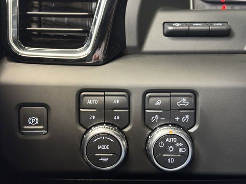 Used 2025 GMC Sierra 3500 Denali w/ Denali Reserve Package image 30