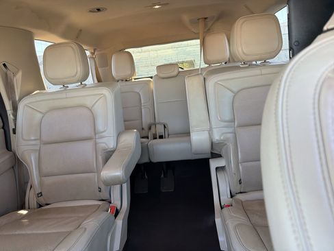 Used 2018 Lincoln Navigator L Reserve w/ Technology Package image 12
