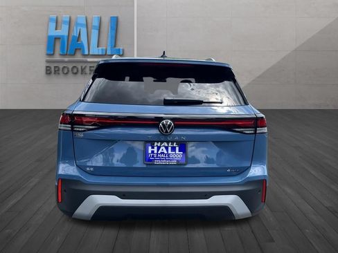 Certified 2025 Volkswagen Tiguan SE w/ Panoramic Sunroof Package AWD/4WD image 5