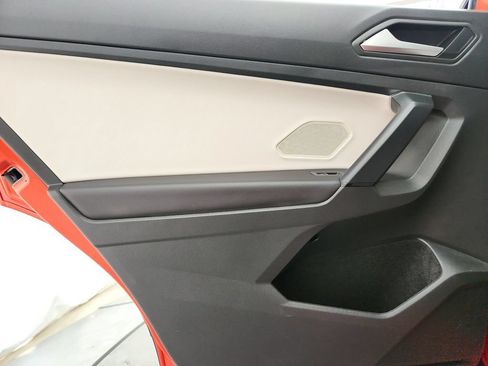 Used 2019 Volkswagen Tiguan SE FWD image 24